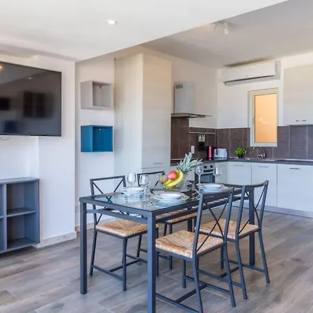 Sea View Retreat 2 شقة *