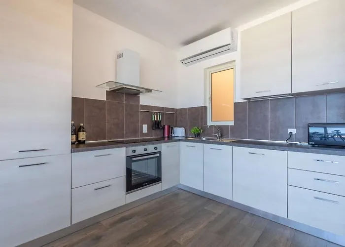 Sea View Retreat 2 * سانت جوليان